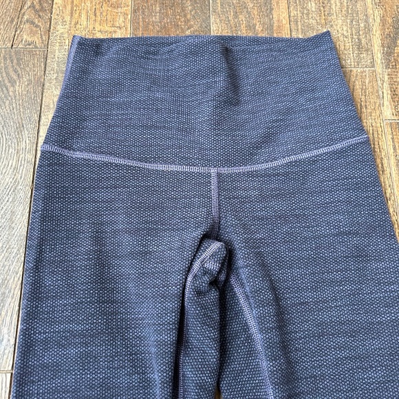 EUC Women’s Lululemon Leggings Sz 2 - Picture 2 of 7